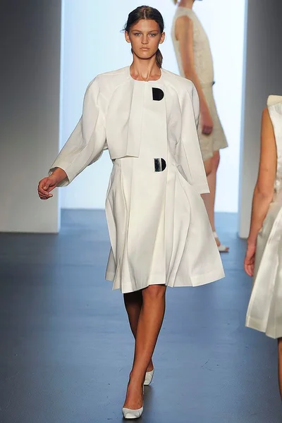 Look 18